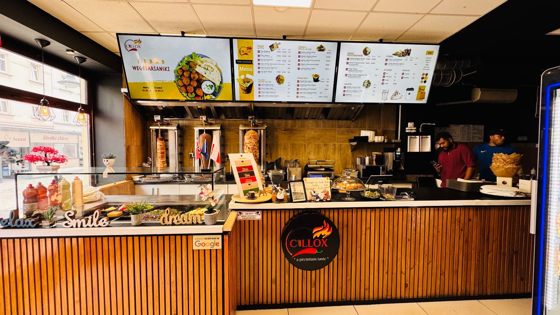 Otwarta kuchnia i lada obsługi Cillox Kebab